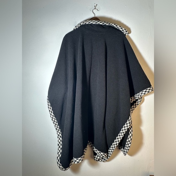 Moda Black Poncho with White Houndstooth Trim - Picture 4 of 4